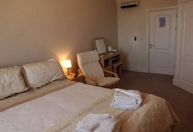 בית מלון כפרי The Golden Lion