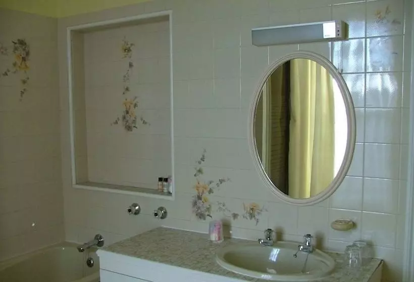 בית מלון כפרי Tremont House