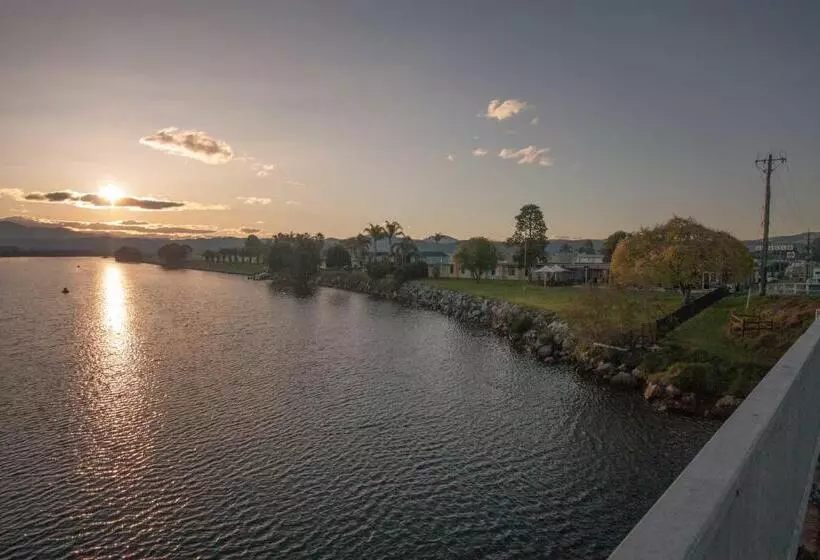 Moruya Waterfront Hotel Motel