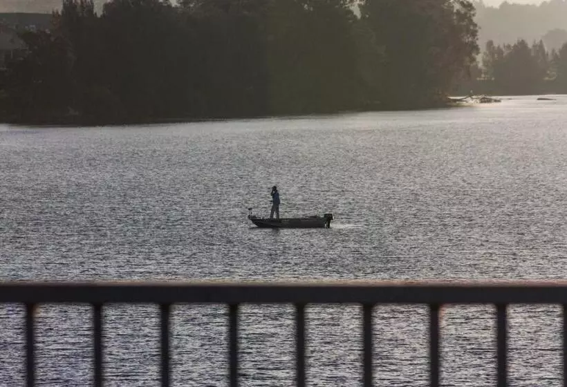 Moruya Waterfront Hotel Motel