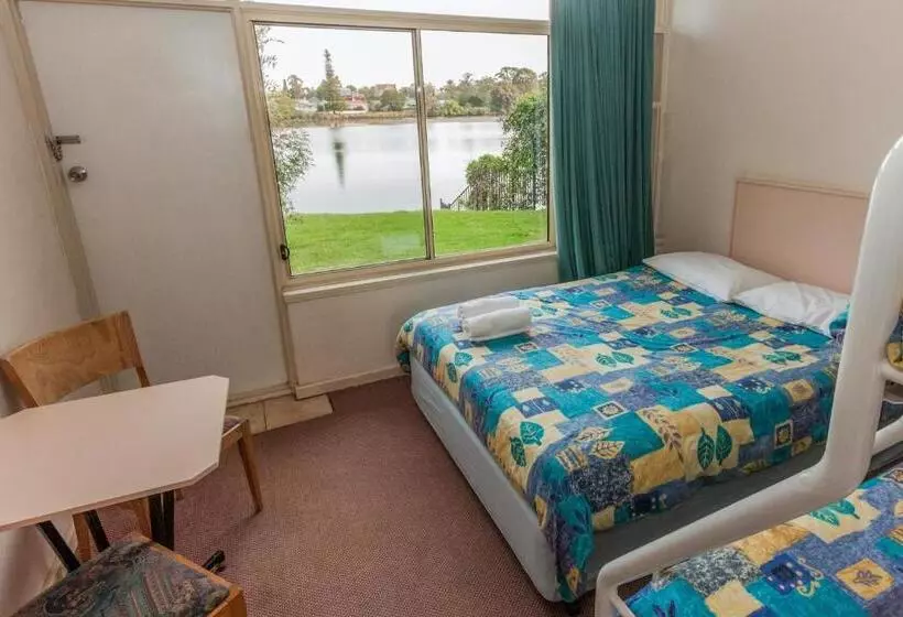Moruya Waterfront Hotel Motel
