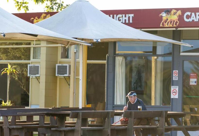 Moruya Waterfront Hotel Motel