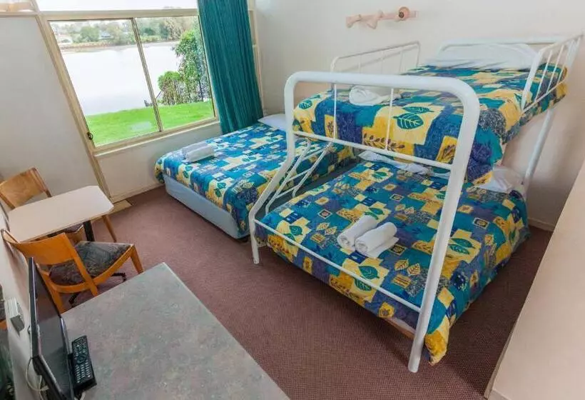 Moruya Waterfront Hotel Motel