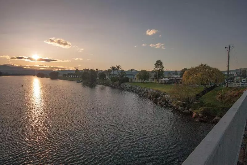 Moruya Waterfront Hotel Motel