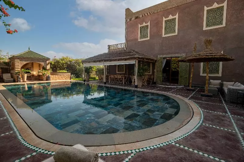 Hotelli Maria Towers , Palais Table D Hôtes & Spa