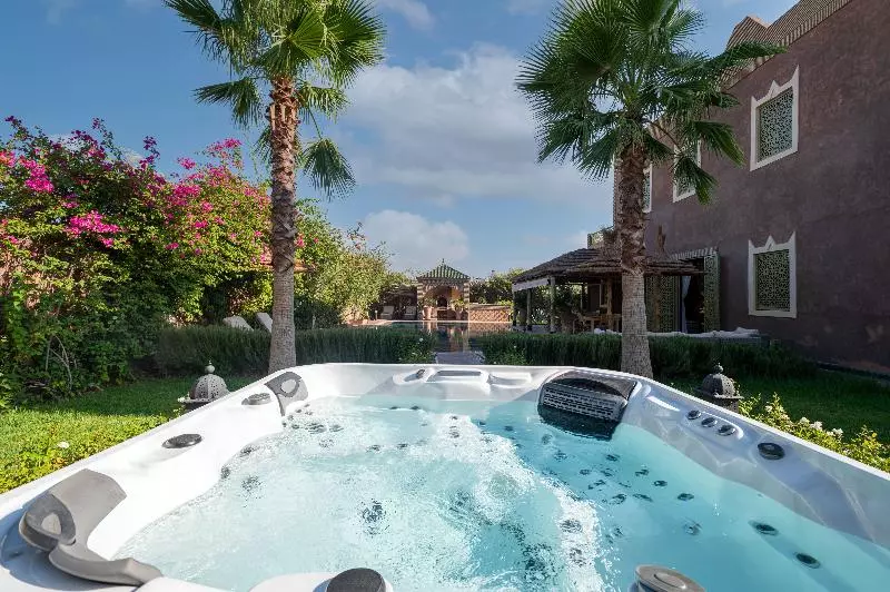 Hotelli Maria Towers , Palais Table D Hôtes & Spa