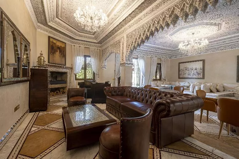 Hotelli Maria Towers , Palais Table D Hôtes & Spa