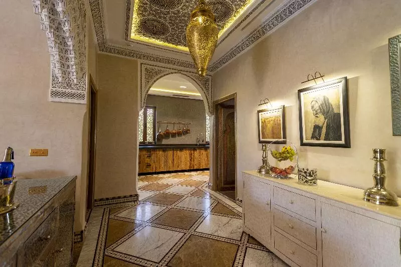 Hotelli Maria Towers , Palais Table D Hôtes & Spa