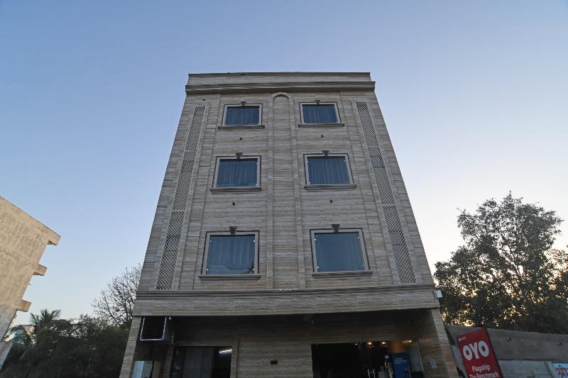 Hotel Collection O 45876 Benchmark Vijay Nagar