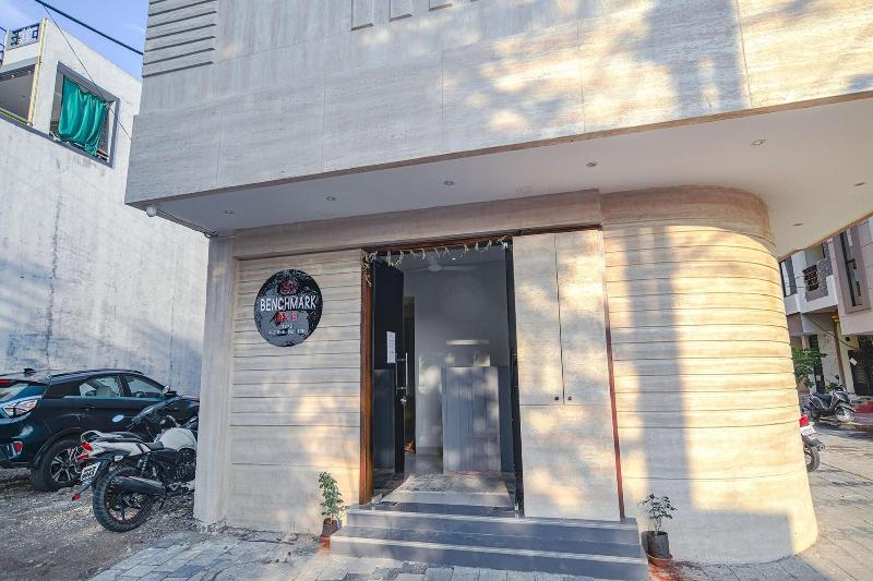 Hotel Collection O 45876 Benchmark Vijay Nagar