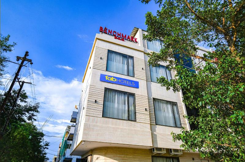 Hotel Collection O 45876 Benchmark Vijay Nagar