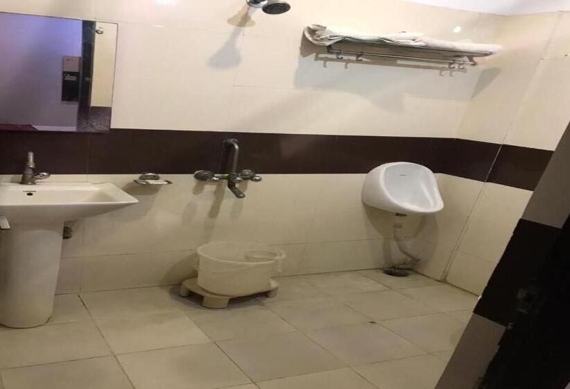 Отель Oyo 82544  Rajni Guest House