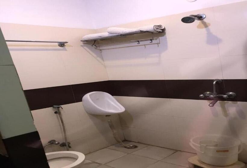 Отель Oyo 82544  Rajni Guest House