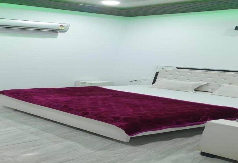 Отель Oyo 82544  Rajni Guest House