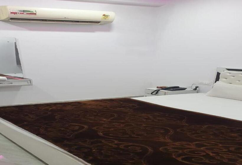 Отель Oyo 82544  Rajni Guest House