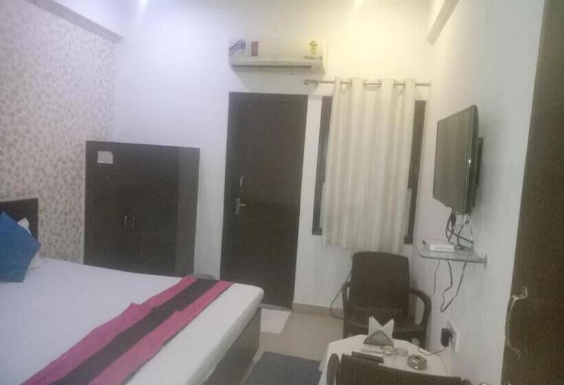 Отель Oyo 82544  Rajni Guest House