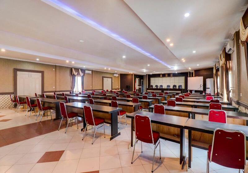 Отель Oyo 90564  Merangin Syariah