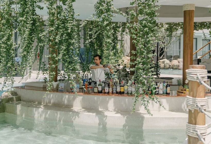 Hotel Phuket Emerald Beach Resort