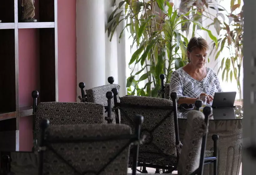 تختخواب و صبحانه Casa Real