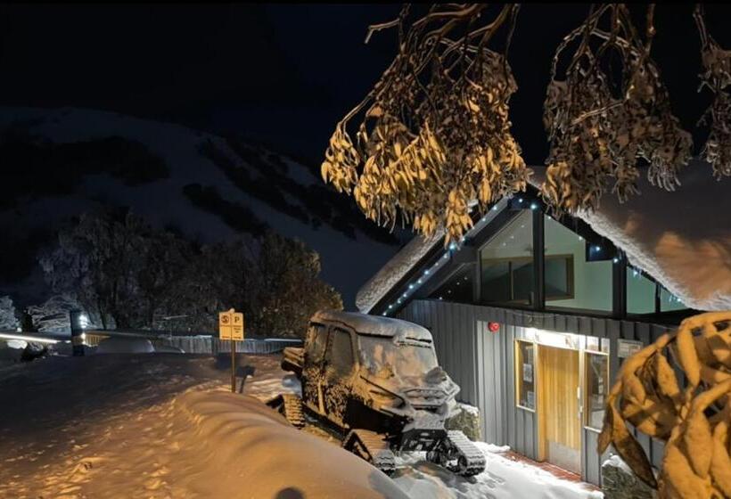 Отель Cooroona Alpine Lodge