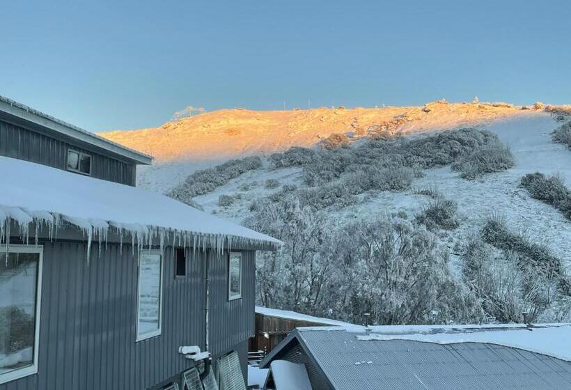 Отель Cooroona Alpine Lodge