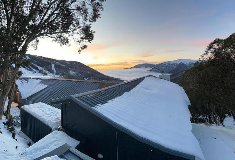 Отель Cooroona Alpine Lodge