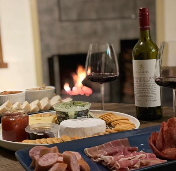 Отель Cooroona Alpine Lodge