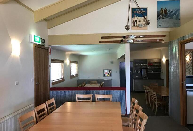 Отель Cooroona Alpine Lodge