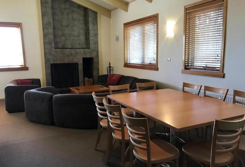 Отель Cooroona Alpine Lodge