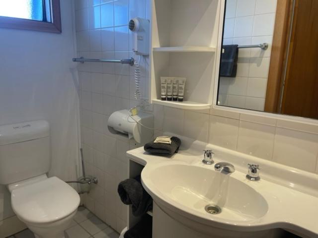 Отель Cooroona Alpine Lodge