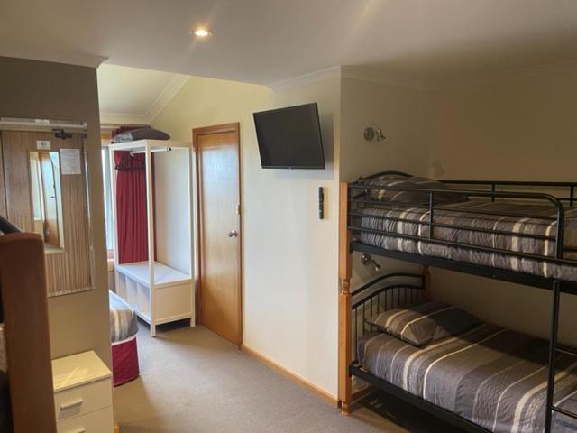 Отель Cooroona Alpine Lodge