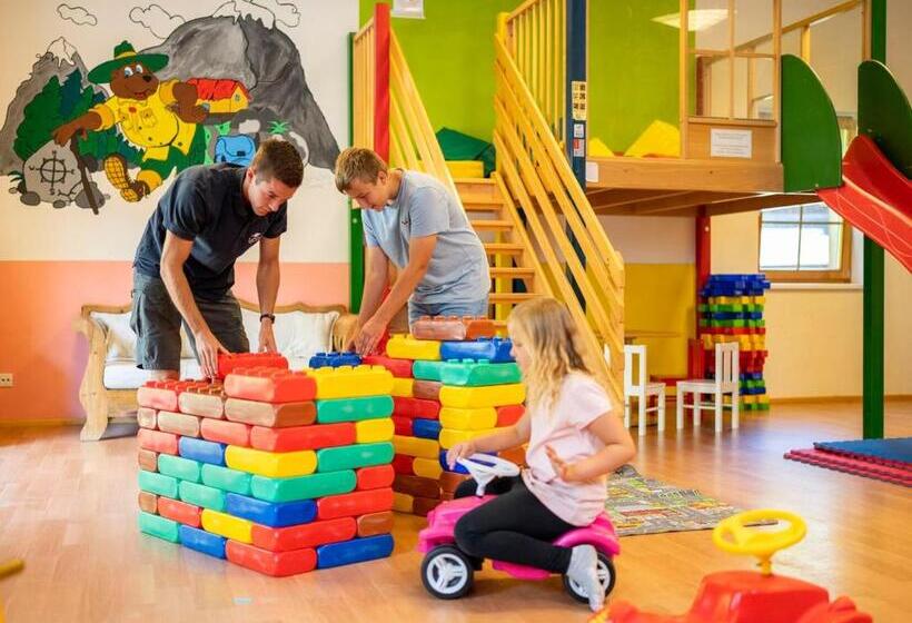 בית מלון כפרי Landal Hochmontafon