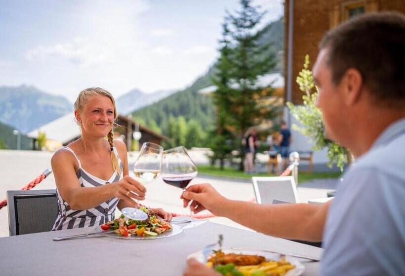 בית מלון כפרי Landal Hochmontafon