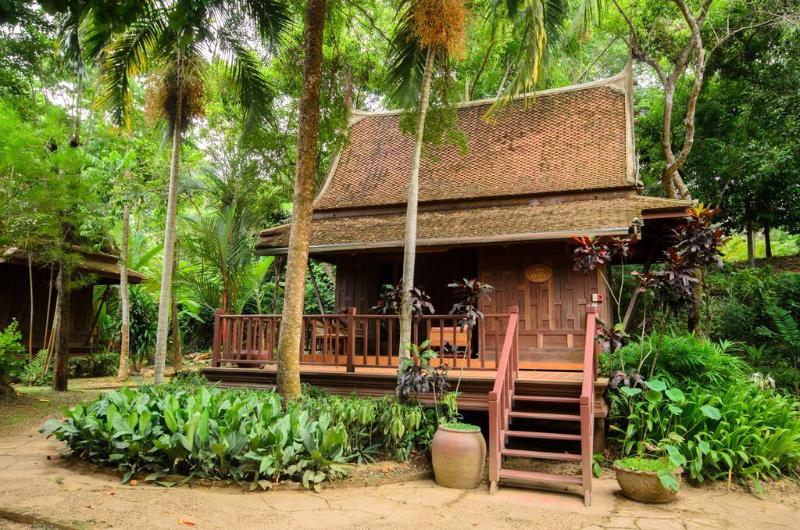 Hotel Petchvarin Resort And Spa