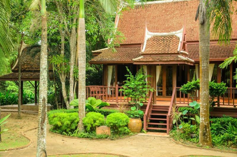 Hotel Petchvarin Resort And Spa