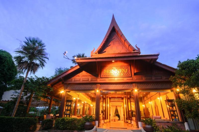 Hotel Petchvarin Resort And Spa