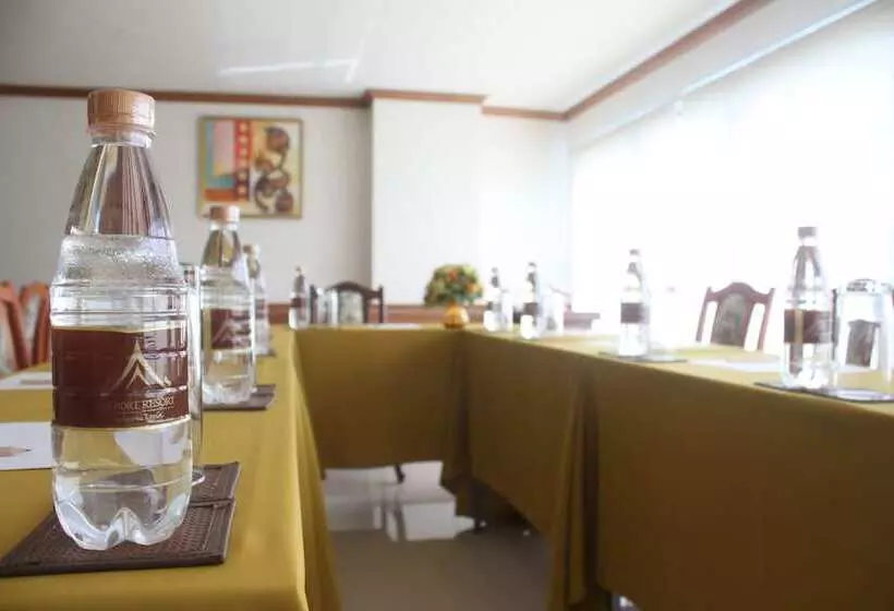 בית מלון כפרי Airport Resort Phuket