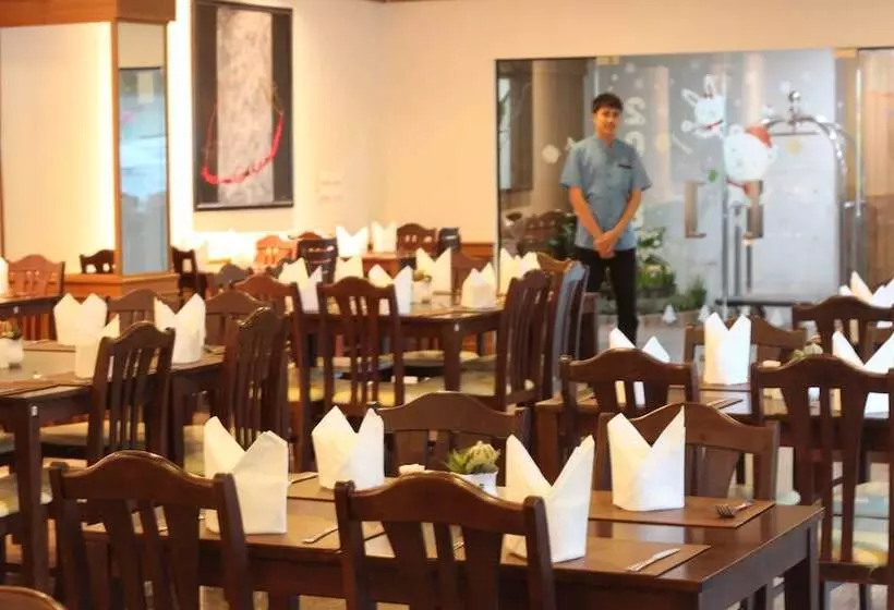 בית מלון כפרי Airport Resort Phuket