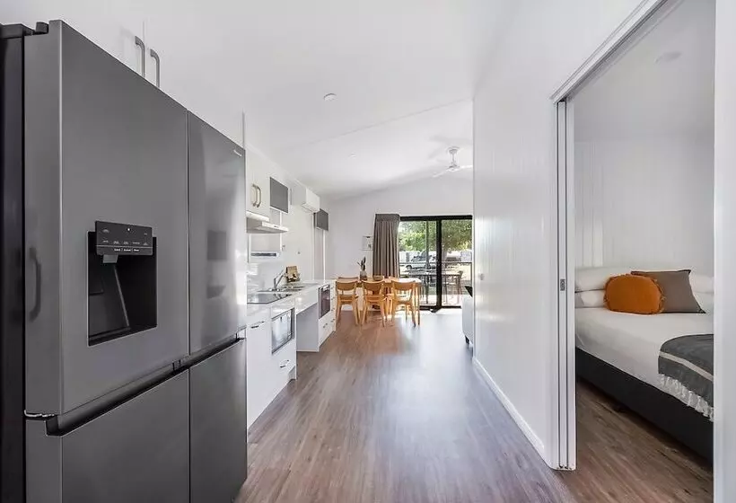 Отель Reflections Forster Beach Holiday Park