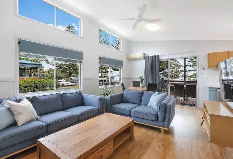 Отель Reflections Forster Beach Holiday Park