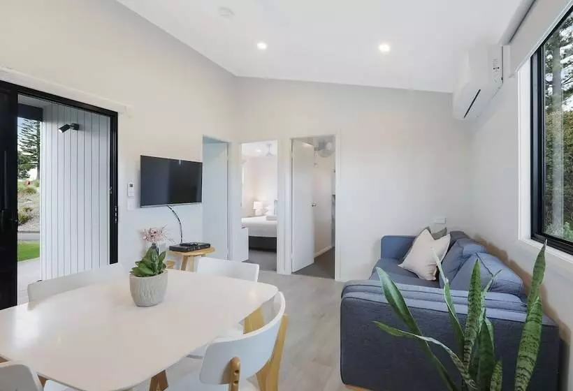 Отель Reflections Forster Beach Holiday Park