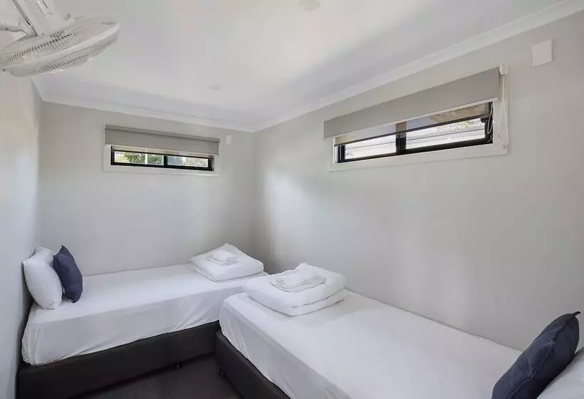 Отель Reflections Forster Beach Holiday Park