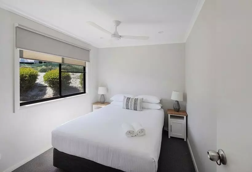 Отель Reflections Forster Beach Holiday Park