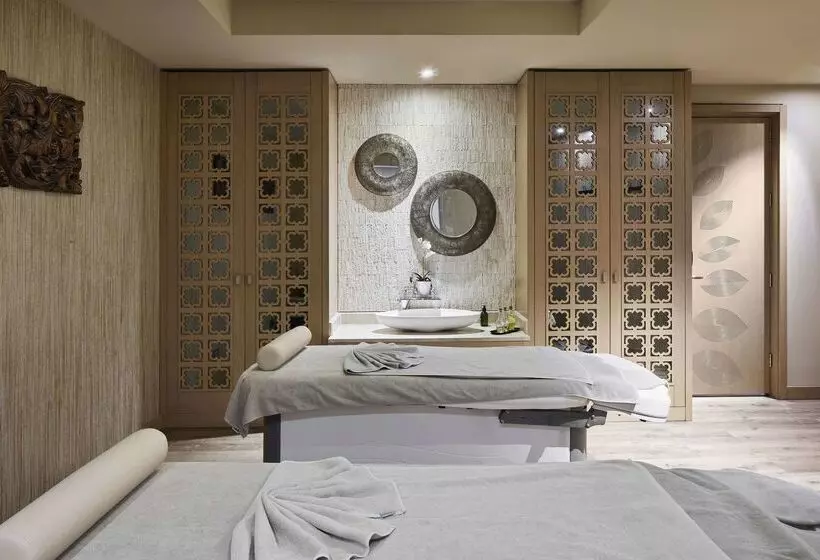 هتل Titanic Chaussee Berlin