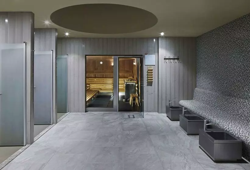 هتل Titanic Chaussee Berlin