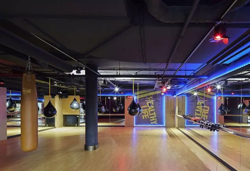 هتل Titanic Chaussee Berlin