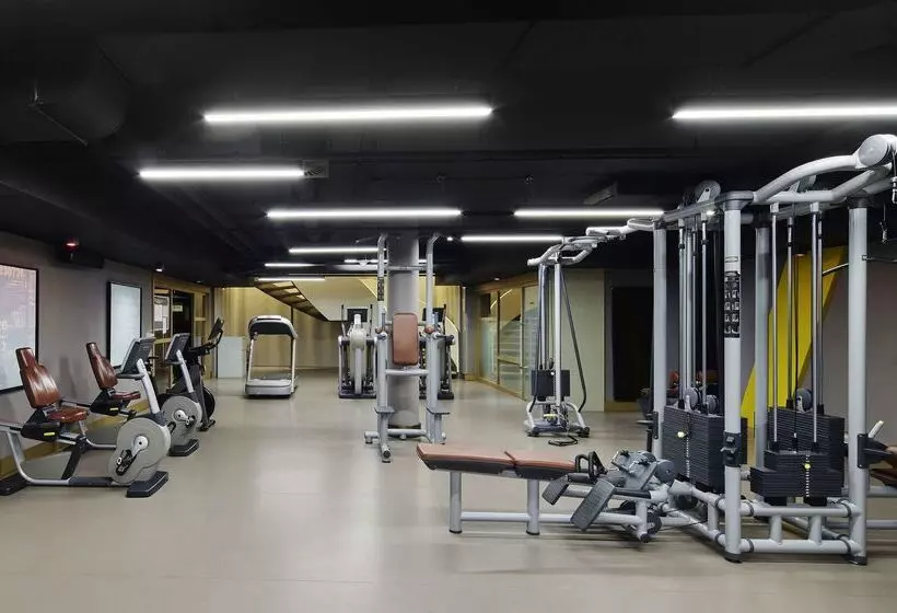 هتل Titanic Chaussee Berlin