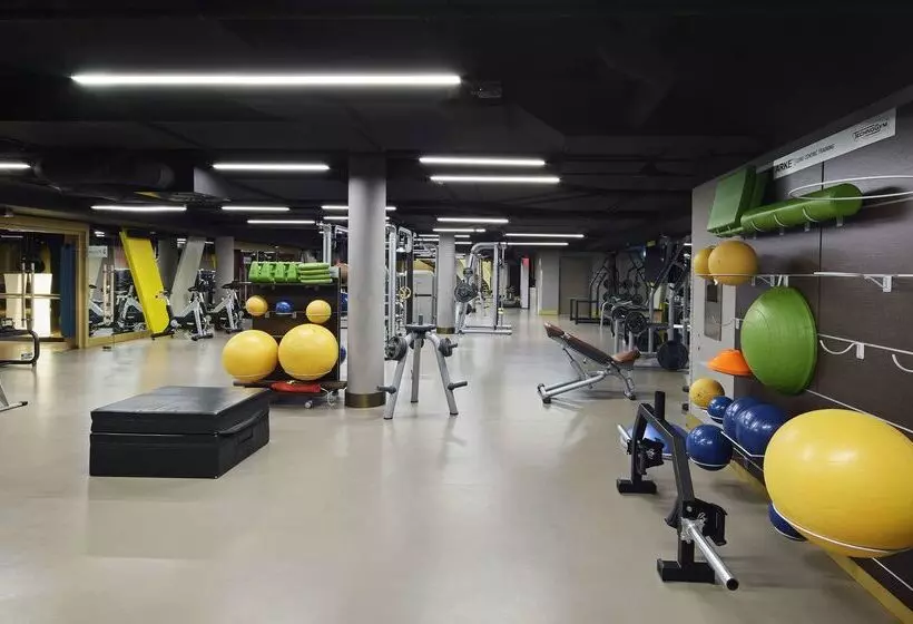 هتل Titanic Chaussee Berlin