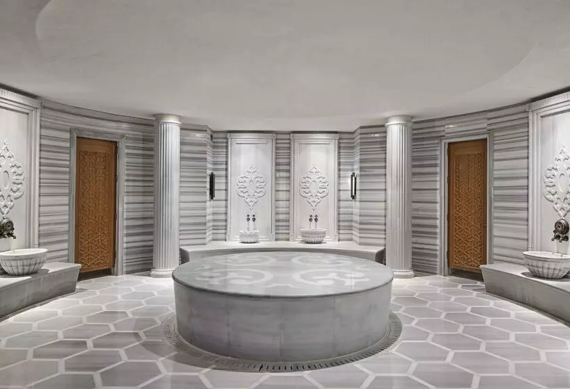 هتل Titanic Chaussee Berlin