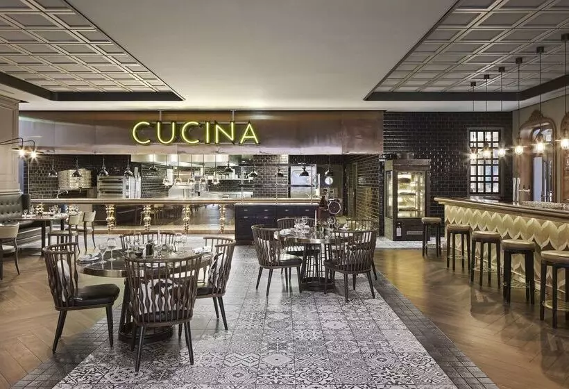 هتل Titanic Chaussee Berlin